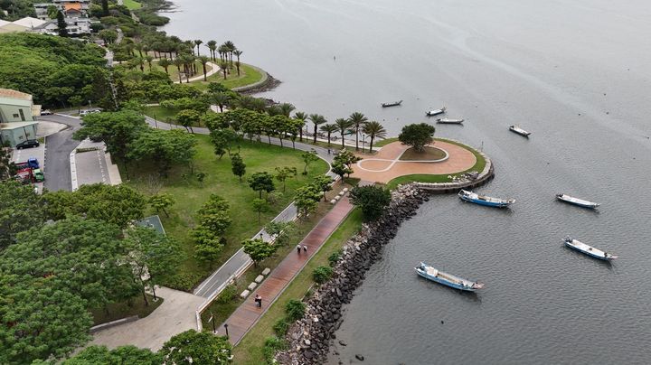 ▲「米倉無限公園」可270度環景一覽淡水河廣闊河景及可遠眺淡江大橋。　圖：新北市政府水利局／提供