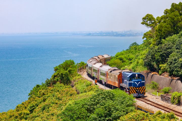 ▲屏東多一度，國境之南除了熱情還可繽紛的山海鐵道體驗。　圖：shutterstock／來源