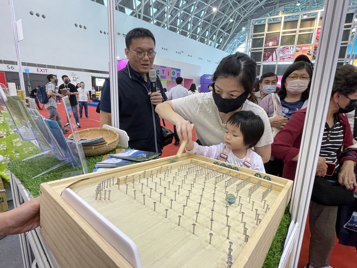 ▲親子同樂逛遊「大玩台中館」。　圖：台中市政府觀光旅遊局／提供
