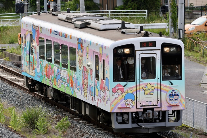 岩手縣三陸鐵道的雙子星 kiki & lala 彩繪列車即日起至12/29期間每周末行駛。　圖：三陸鐵道／提供