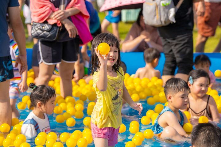 ▲清涼消暑的氣墊水樂園。　圖：高雄市政府觀光局／提供