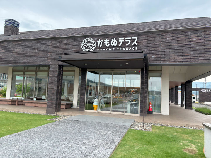 ▲「海鷗蛋」工廠可以參觀人氣伴手禮的製作流程。　圖：向日遊／提供