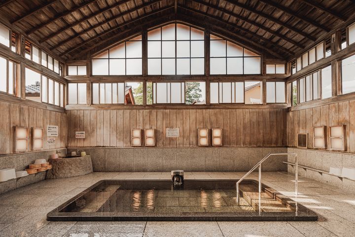 ▲飯坂溫泉街的百年澡堂-鯖湖湯，仍保留傳統日式湯泉特色。　圖：台灣虎航／提供