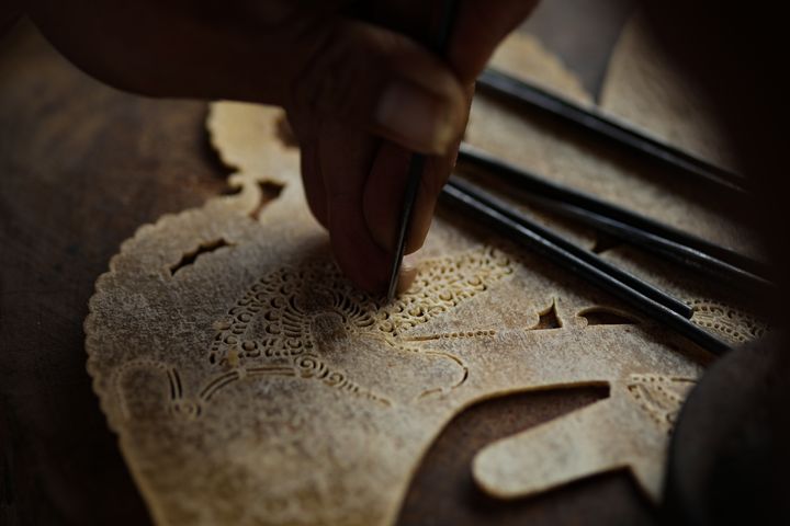 ▲安縵齊和皮影製作。　圖：安縵集團／提供