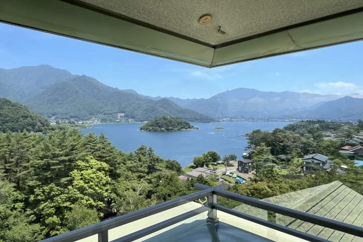 溫泉飯店「富士豪景飯店」坐擁絕佳景觀位置。　圖：向日遊／提供