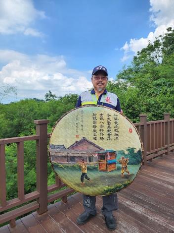 ▲林仙化自創竹編彩繪搭配鄉土四句聯，妙趣橫生。　圖：台南市政府觀光旅遊局／提供。